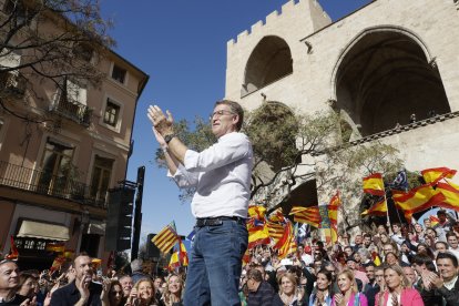 El líder del PP, Alberto Núñez Feijóo, ahir a València en un míting contra l’amnistia.