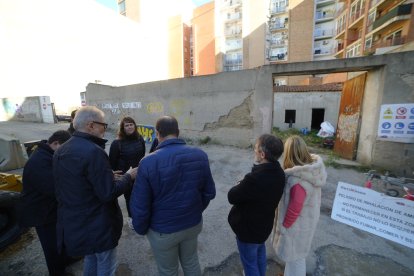 L’alcalde i tècnics municipals van visitar la demolició.