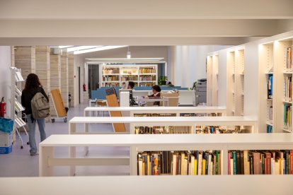 La Biblioteca Pública de Lleida ha reformat i modernitzat la sala Arts i Patrimoni de la 2a planta.