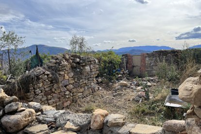 Imagen de la finca de Torallola donde a mediados de octubre hallaron los restos cadavéricos. - ACN