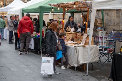 Mercat de les Idees i vinils a la plaça de la Catedral de Lleida