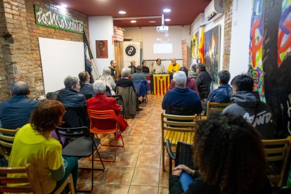 Prop d’una vintena de persones van assistir al debat a La Baula.