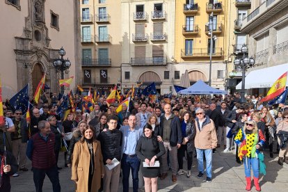 La plaça Sant Francesc de Lleida es va omplir ahir de persones en contra de la llei d’amnistia.