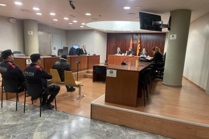 L’acusat, al banc de l’Audiència, és a la presó des del maig de l’any passat.