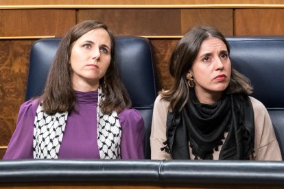 Ione Belarra i Irene Montero, ahir en el ple d’investidura.