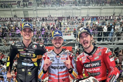 Els italians Fabio di Giannantonio, Pecco Bagnaia i Luca Marini van pujar al podi a Lusail.