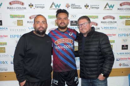 Óscar Julián Martínez, al centre de la imatge, en la presentació.