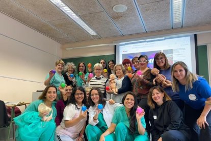 Fotografia de grup dels professionals que han participat en la formació.