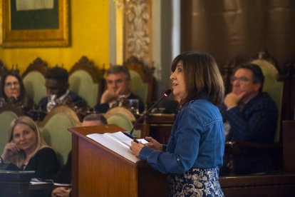 La síndica de la Paeria, Dora Padial, en la presentació del seu informe davant del ple l’octubre del 2022.