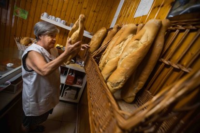 Pilar Sola, a la seua fleca d’Arbeca que va obrir ahir dimecres per última vegada.