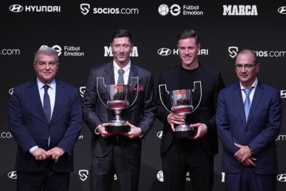 Laporta, amb Lewandowski i Ter Stegen, ahir a la gala Marca.