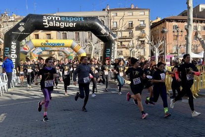 Moment de la sortida de la prova, que va comptar amb un recorregut de cinc quilòmetres pels carrers de Balaguer.