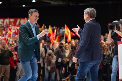 Pedro Sánchez i José Luis Rodríguez Zapatero, ahir a l’acte del PSOE a Ifema.