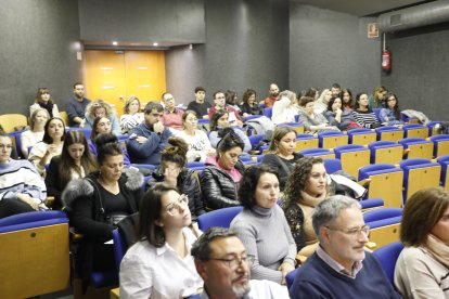 El públic assistent ahir a la jornada que es va celebrar a la sala Jaume Magre de Lleida.