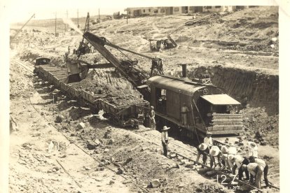 seròs. Treballs de condicionament del terreny per a la construcció del canal de Seròs el 1913.