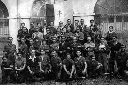 organització. Foto de grup de la 1a companyia del 1r batalló de la UME en territori francès. 