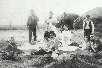 agapit lamarca. Foto d’estudi del propietari de la finca, i sogre de Macià, disfressat de gitano.