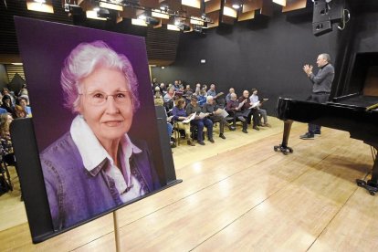 assaig del 18 de març. El director Pedro Pardo assajant el 18 de març passat amb els cantaires. 