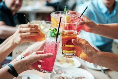 L'alcohol és una beguda present i recurrent en la nostra vida quotidiana més enllà de l'oci i la festa