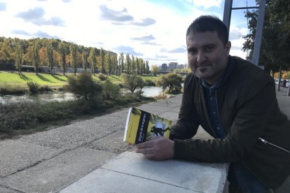 Marc Moreno: “Necessitava abocar en una novel·la com m’havia canviat la malaltia”