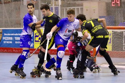 Moncusí, en una acció del partit de Lliga contra el Mataró.