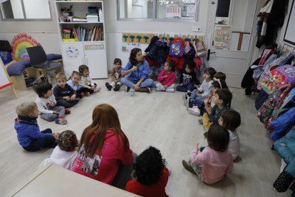 Alumnes d’I3 durant una classe ahir al col·legi Maristes Montserrat de la ciutat de Lleida.