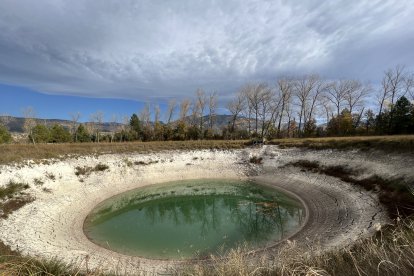 L’estany Gran de Basturs, al Pallars Jussà, forma part del complex de tosca calcària de Conques.