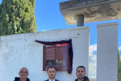 La placa que commemora la presència dels soldats.