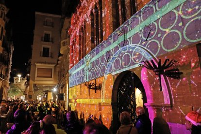 Nadales a càrrec de Veus.kat després de l’encesa dels llums de l’avet a la plaça Paeria.