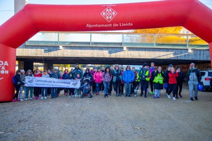 Els participants van sortir des de la passarel·la del Liceu Escolar, a la canalització del riu Segre.