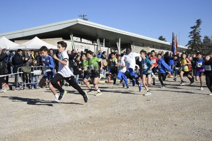 La sortida de la majoria de les categories es va donar davant la porta principal de la pista d’atletisme de les Basses.