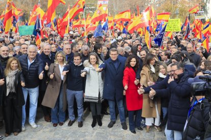 Feijóo i Ayuso van encapçalar ahir a Madrid la celebració del 45 aniversari de la Constitució.