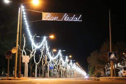 La garlanda de la travessia de l’N-211 de Mequinensa.