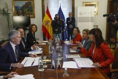 Els ministres d’Interior i Igualtat, Fernando Grande-Marlaska i Ana Redondo, reunits ahir.