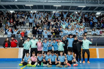 La selecció infantil masculina de Lleida celebra el seu títol.