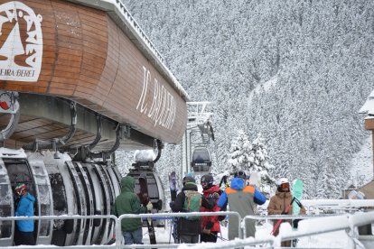 Esquiadors a l’estació de Baqueira.