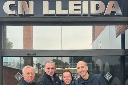 Representants del CN Lleida i de Waps que promouen el torneig.