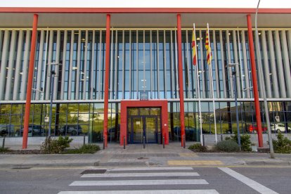 Entrada de la comissaria dels Mossos d’Esquadra a Lleida.