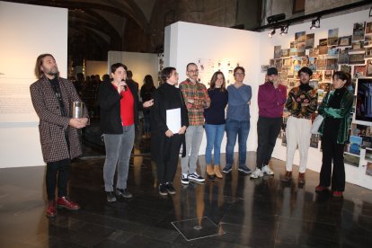 Guanyadora i finalistes, amb la vicepresidenta de l’IEI, Estefania Rufach, i el responsable d’exposicions.