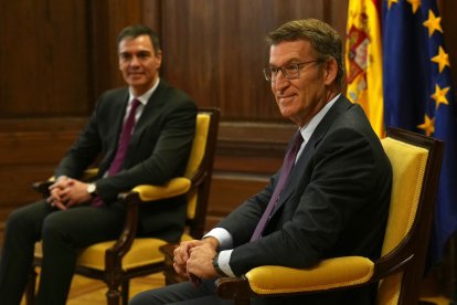 Imatge de la reunió entre Pedro Sánchez i Alberto Núñez Feijóo divendres.