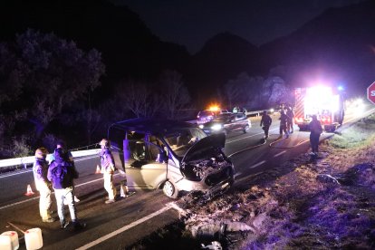 La furgoneta accidentada ahir en una sortida de via a la carretera C-13 a Llavorsí.