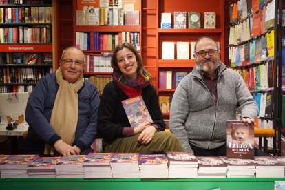 Firma de llibres a la Caselles a les portes de Nadal