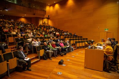 Els membres del claustre escoltant el rector durant la sessió celebrada la setmana passada.