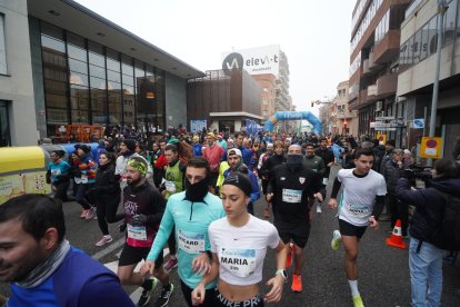 La prova, que va reunir vora 700 atletes, va transcórrer pels principals carrers de Mollerussa i va tenir la sortida i arribada davant el Teatre L’Amistat, que aquest any ha celebrat el centenari.