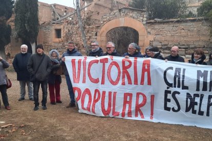 La plataforma va celebrar l’acord per salvar la casa a Vallmanya.