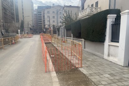 L’estat actual de les obres al carrer Alfred Perenya.