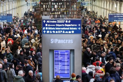 El tancament de l'eurotúnel per una inundació col·lapsa Londres