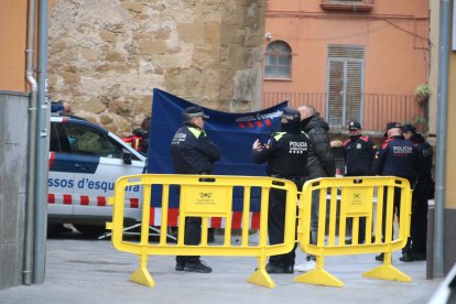 Els Mossos treballant al lloc on es va trobar el petit.