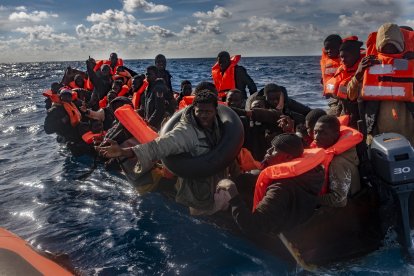 Un dels cayucos rescatats les últimes hores a les Canàries.