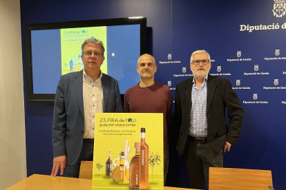 Joan Talarn, l’alcalde de les Borges, Josep Farran, i l’edil Salvador Noguera, en la presentació.